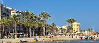 Beautiful Apartment 5 mins from the beach