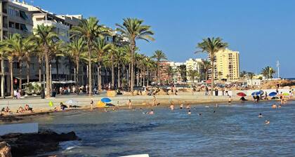 Beautiful Apartment 5 mins from the beach