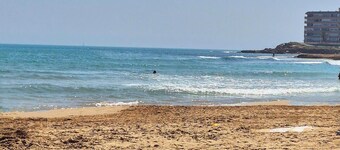 Beautiful Apartment 5 mins from the beach