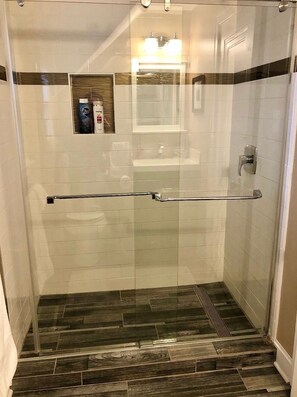 Shower, hair dryer, towels, toilet paper