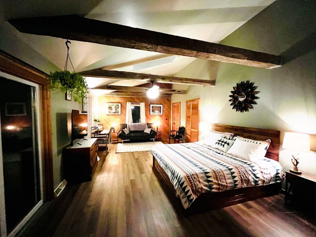 3 bedrooms, desk, iron/ironing board, travel crib