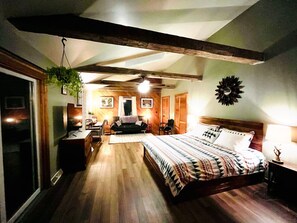 3 bedrooms, desk, iron/ironing board, travel cot