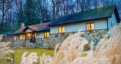 Fall Vibes in Ohiopyle...Appalachian Mountain Inn~2 miles to Ohiopyle