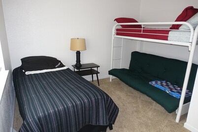 Cozy Private Home / High Speed Wifi