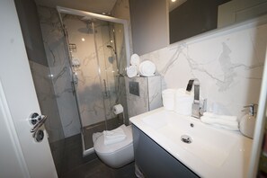 Appartement exclusif, salle de bain privée | Salle de bain