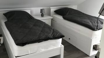 2 bedrooms, travel cot, free WiFi, wheelchair access