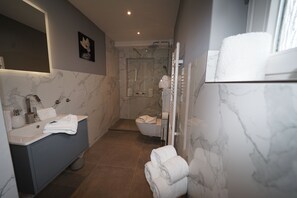 Luxury-Apartment, eigenes Bad (Strand-Cottage) | Badezimmer