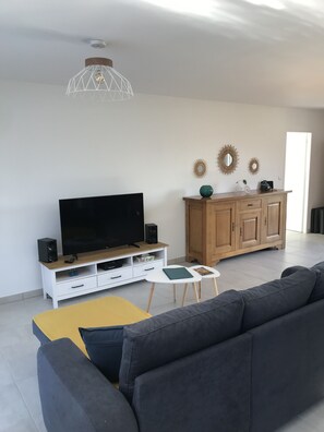 Télévision, chaîne hi-fi