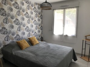 3 chambres, fer et planche à repasser, Wi-Fi gratuit, draps fournis