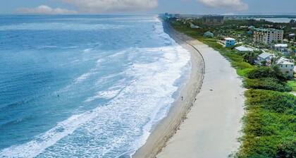 2 bedroom-1.5 bath townhouse with fort pierce inlet view!