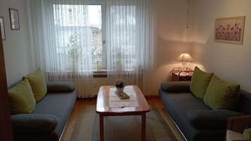 Una mesa de tenis de mesa