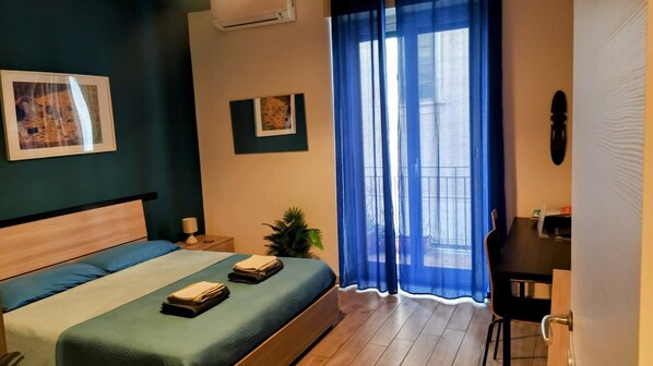 3 Schlafzimmer, Schreibtisch, Bügeleisen/Bügelbrett, Reisekinderbett