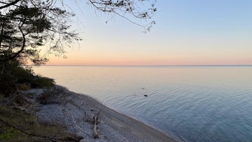 Una spiaggia nelle vicinanze, teli da spiaggia