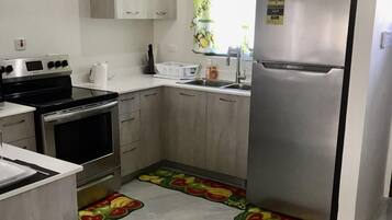 Rumah, 2 Tempat Tidur Queen | Dapur pribadi | Lemari es, microwave, oven, dan kompor