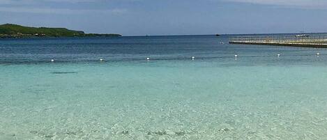 House, 2 Queen Beds | Beach