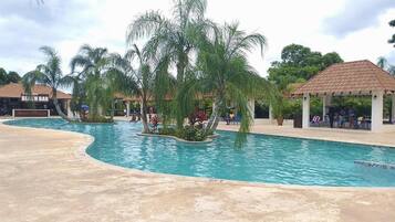 House, 2 Queen Beds | Pool