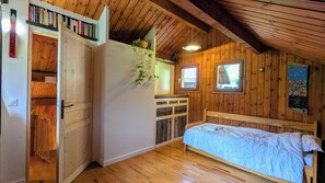 2 bedrooms, travel crib, bed sheets - Authentic chalet in the heart of Serre Chevalier, 300m from the slopes (Saint-Chaffrey)