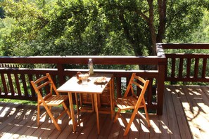 Outdoor dining - Authentic chalet in the heart of Serre Chevalier, 300m from the slopes (Saint-Chaffrey)