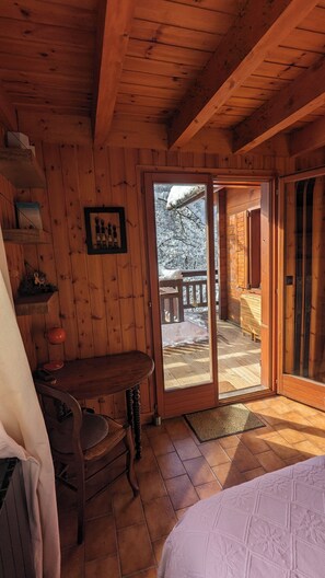 2 chambres, lit parapluie, draps fournis