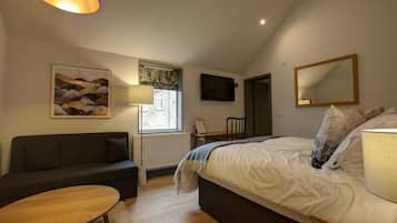 Family Triple Room, 1 King Bed with Sofa bed | Desk, laptop workspace, blackout drapes, iron/ironing board