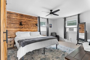 3 bedrooms, iron/ironing board, free WiFi, bed sheets - Sunset Getaway with Private Beach and Hot Tub (Colchester)