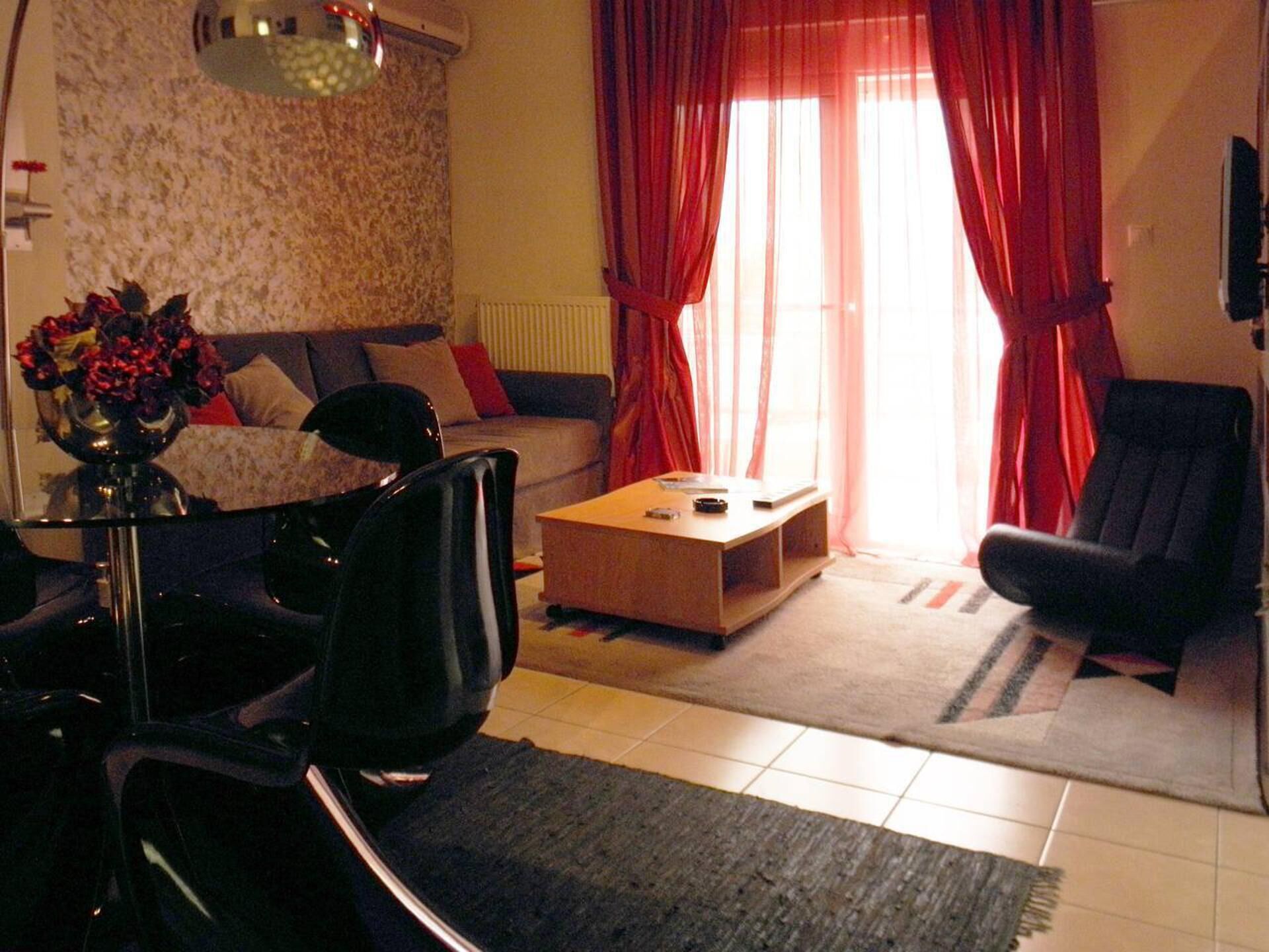 Căn hộ, 1 giường cỡ queen và sofa giường | Phòng khách | TV 30-inch có truyền hình cáp 