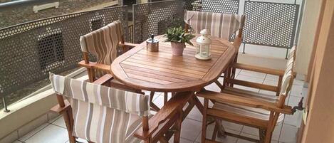 アパートメント クイーンベッド 1 台ソファーベッド付き | バルコニー