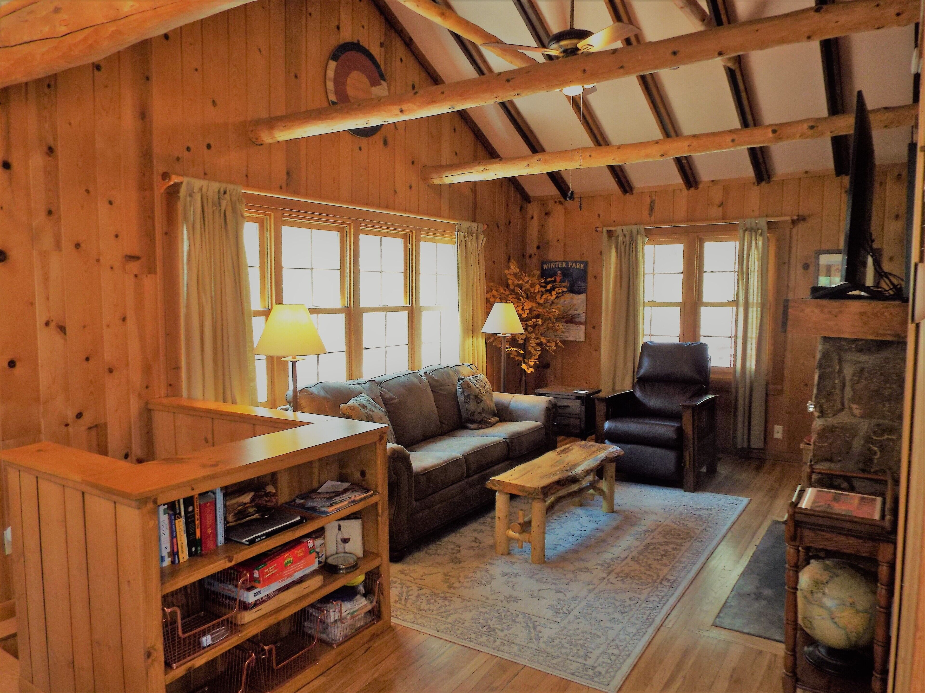 12 Best PetFriendly Mountain Cabins Near Pikes Peak, Colorado