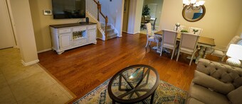 5Bdrm 2.5Bath 9Beds - Houston SW