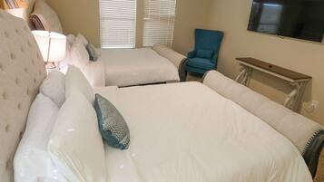 Deluxe House | 4 bedrooms, Egyptian cotton sheets, premium bedding, pillowtop beds