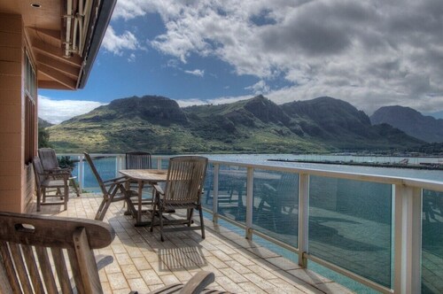 OCEANFRONT-VIEW HOME IDEAL LOCATION FULLY EQUIPPED