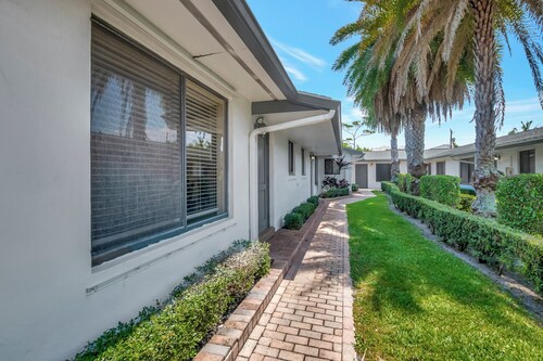 Spacious and Bright 2bed, washer/dryer, back yard