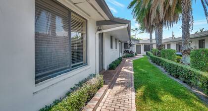 Spacious and Bright 2bed, washer/dryer, back yard