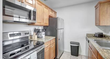 Spacious and Bright 2bed, washer/dryer, back yard