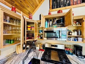 Fridge, microwave, oven, stovetop - Riggins Riverview Retreat, Triple R Cabin #4 (Riggins)