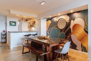 Dining - Expansive Oceanview Lanai: Pool, Hot Tub , Steps to Beach! (Lahaina)