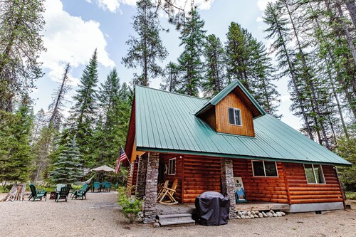Spacious Family Retreat Cabin w/ 3 Beds in Nature Oasis + Close to Lake 