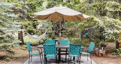 Spacious Family Retreat Cabin w/ 3 Beds in Nature Oasis + Close to Lake