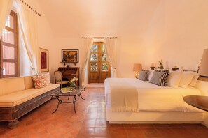 Honeymoon-Zimmer | Hochwertige Bettwaren, Daunenbettdecken, individuell dekoriert