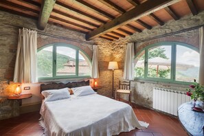 1 bedroom, iron/ironing board, free WiFi, bed sheets - Romantic apartment in villa with swimming pool in Chianti Rufina (Londa)