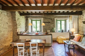 Interior - Romantic apartment in villa with swimming pool in Chianti Rufina (Londa)