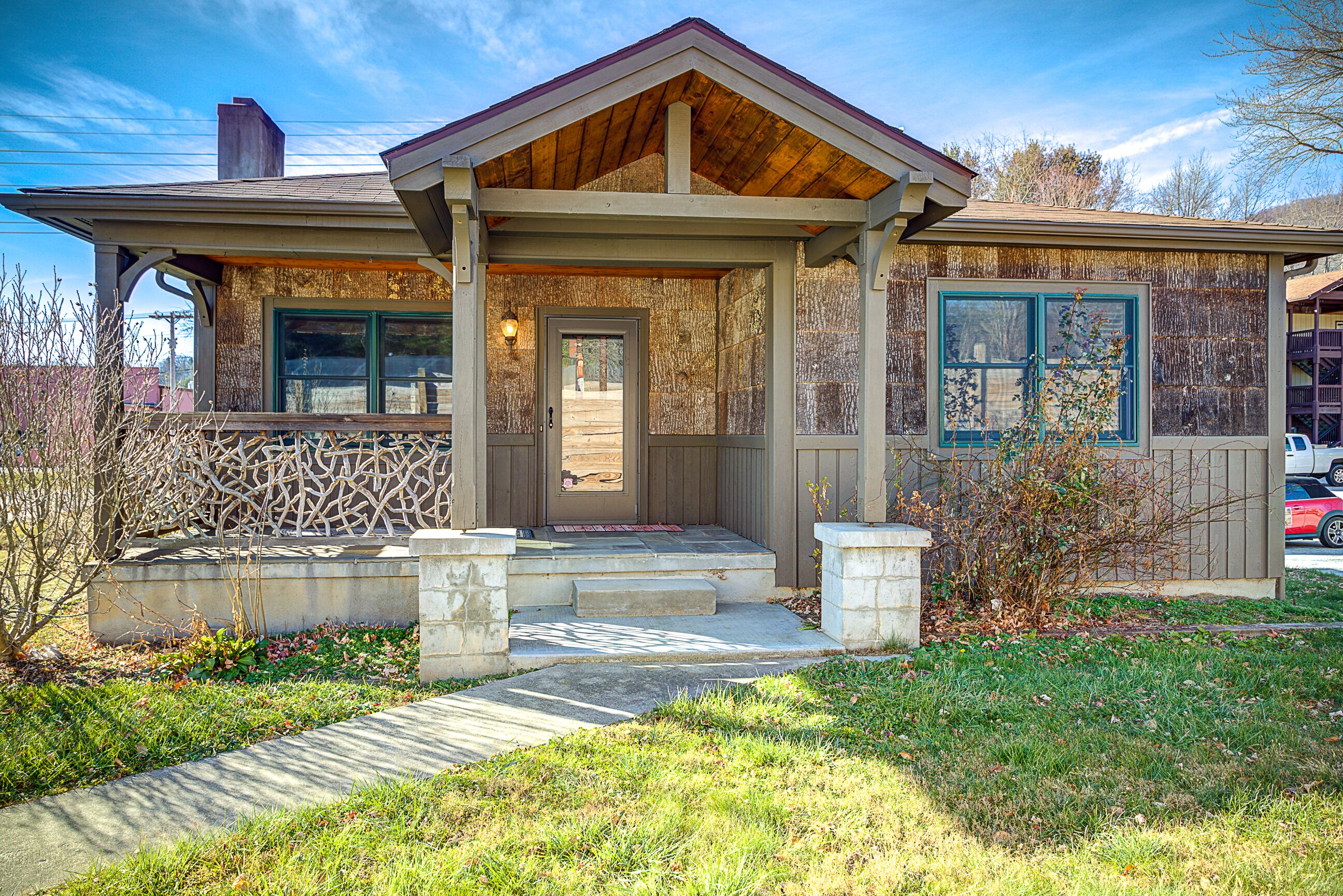 In-Town Convenience close to Downtown
