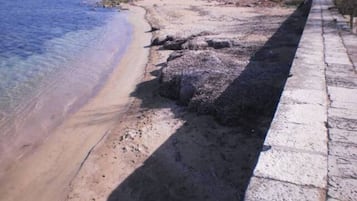 Una spiaggia nelle vicinanze