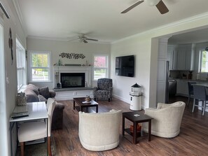 Smart TV, fireplace, ping pong, books