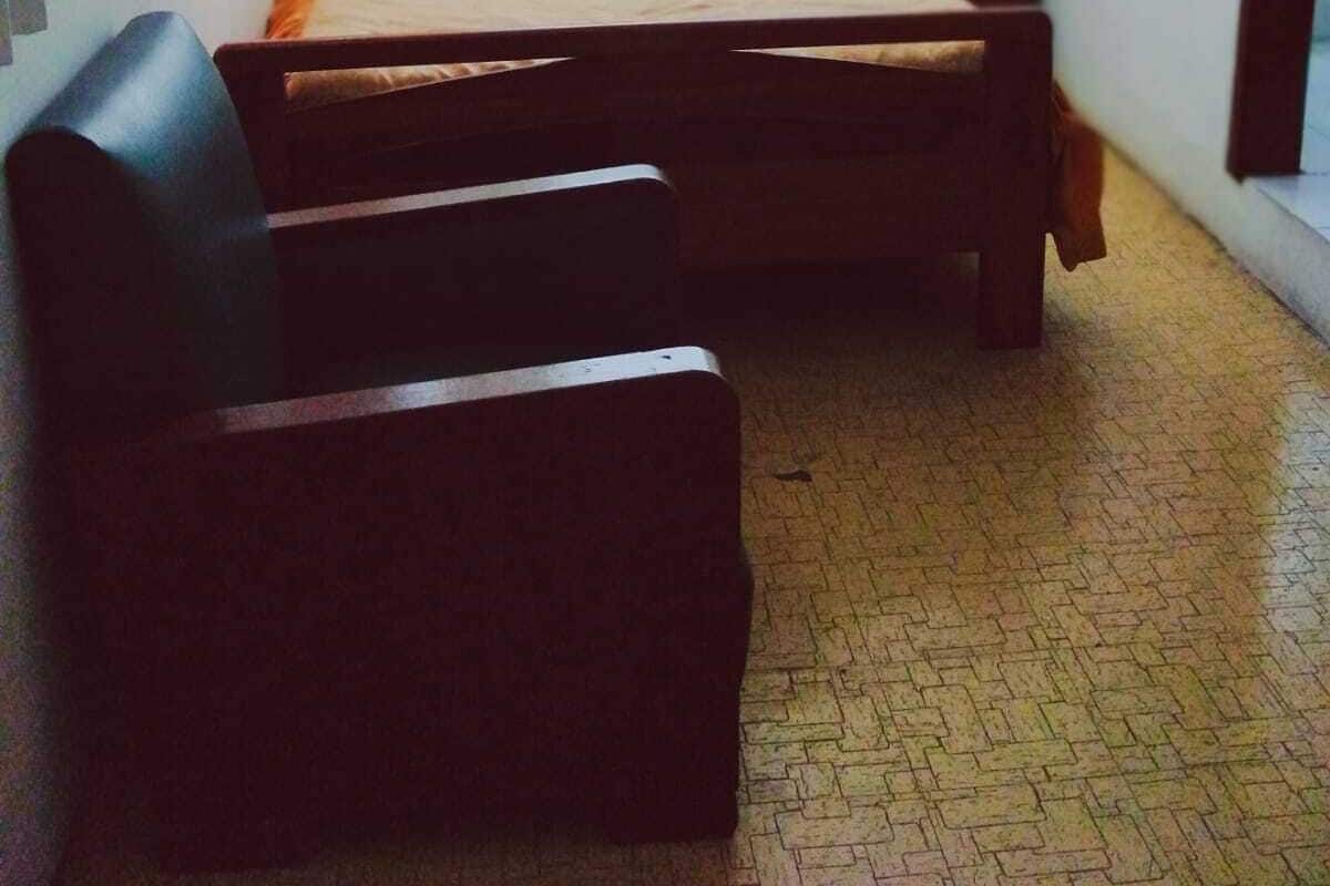 Habitación familiar | Edredón, muebles diferentes y escritorio