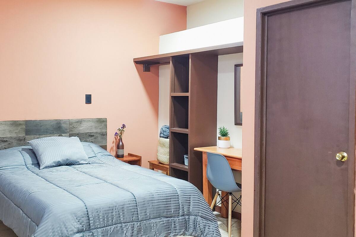 Standard Room | Hypo-allergenic bedding available, down comforters, pillowtop beds, desk