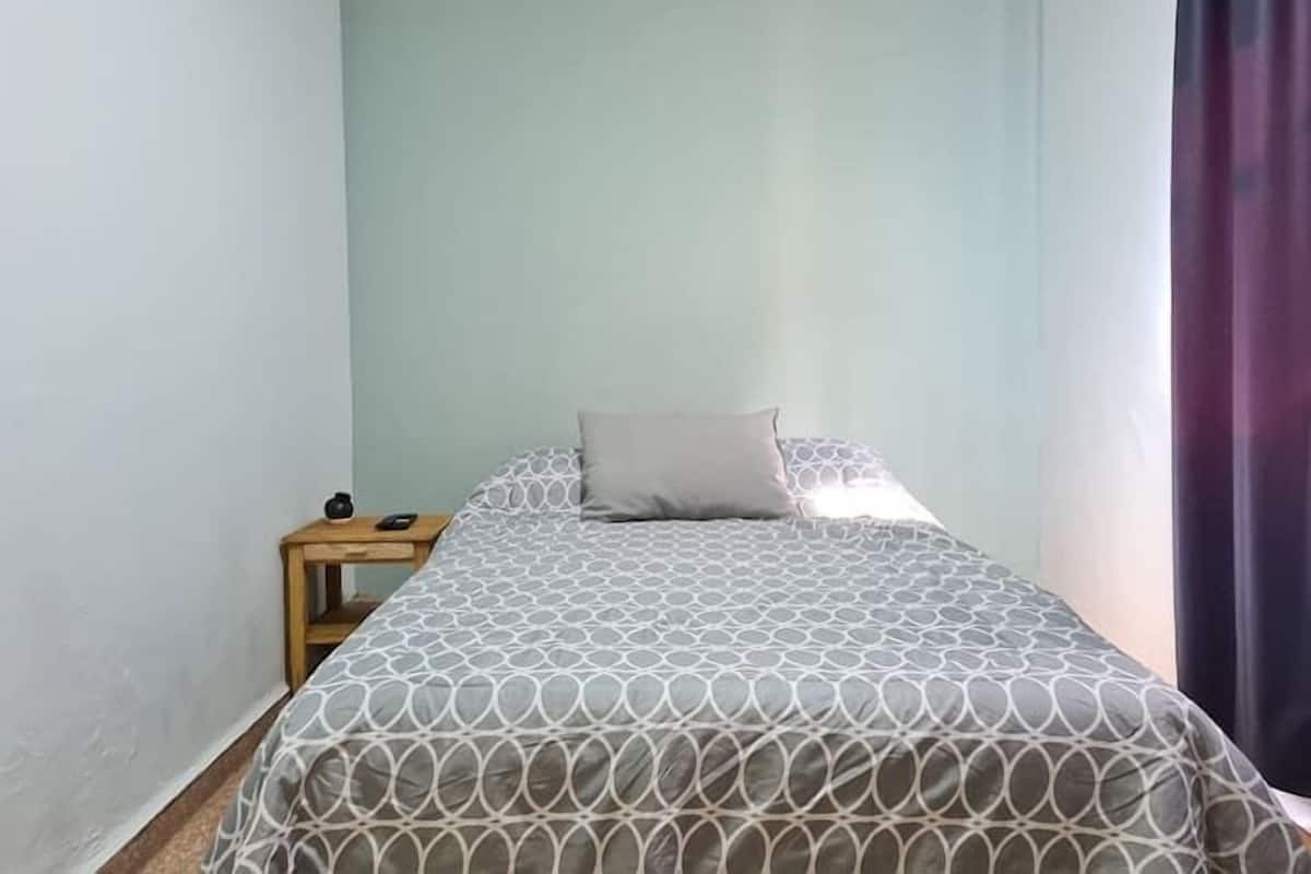 Habitación estándar | Ropa de cama hipoalergénica, edredón y camas con pillow-top