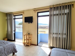 Chambre Double Standard | Literie hypoallergénique, couette en duvet d'oie, surmatelas