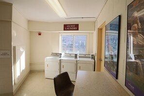 Condo (PB Jan 21st-23rd, 2Bla, Lincoln) | Exterior