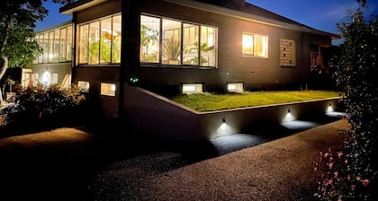 Spacious 8-bedroom villa 4 minutes from the beach